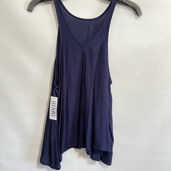 Love Lucy tank top Navy NWT sz S shark bite hem soft Lightweight v-Neck flowy - Picture 2 of 10